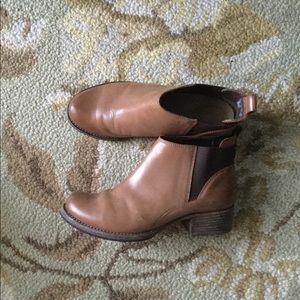 Clarks women insulated brown sand boots